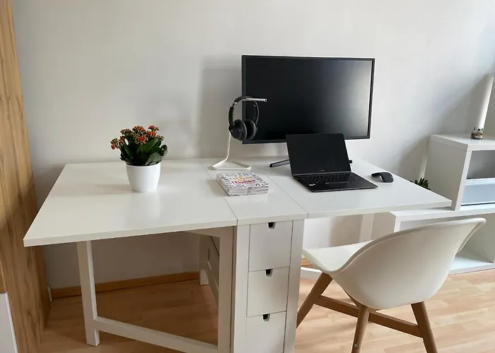 Central Sunny Flat With Free Parking *